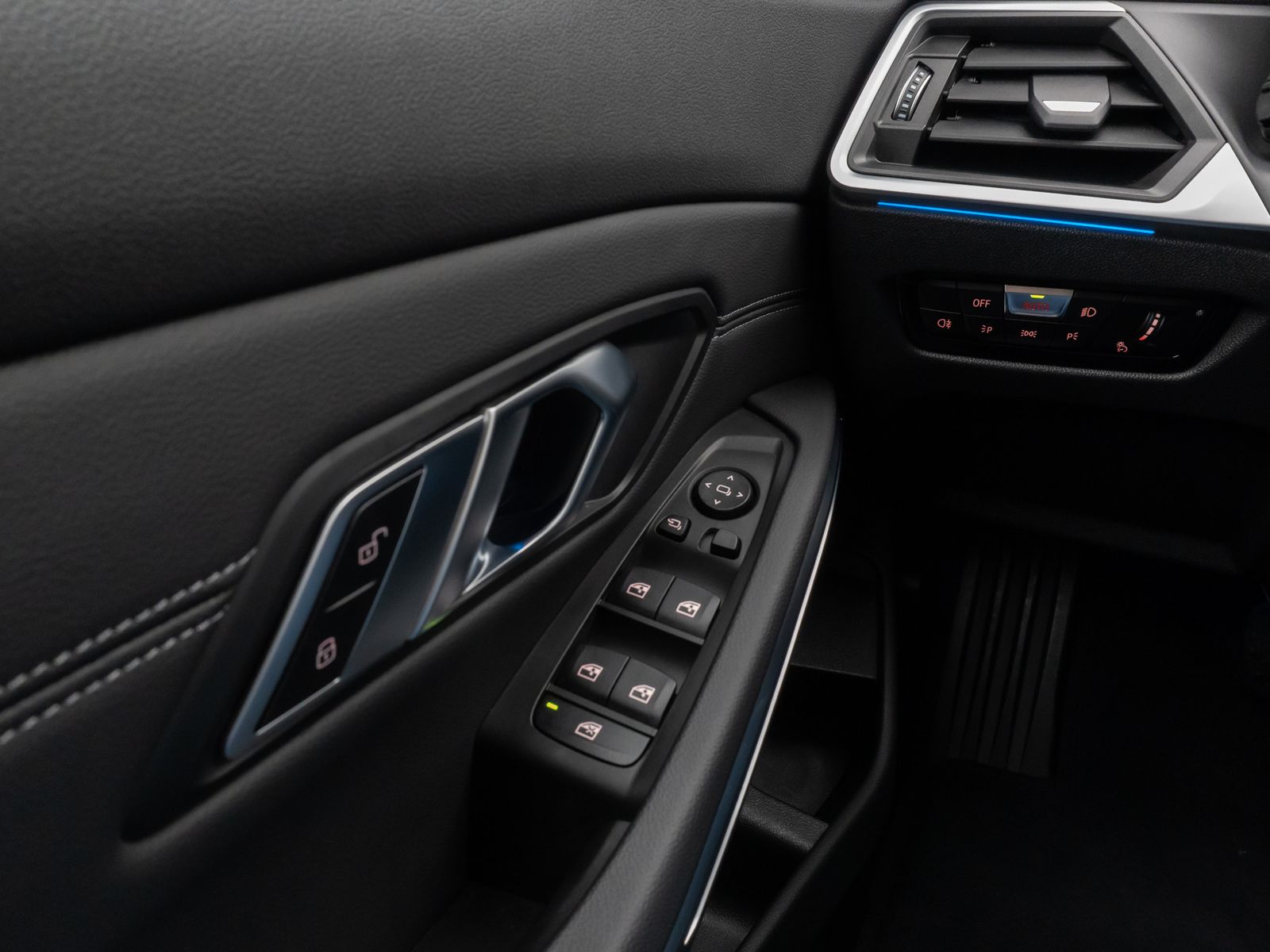 Fahrzeugabbildung BMW 330d xD Lim. Kamera DAB Leder Alarm Sport 18Zoll