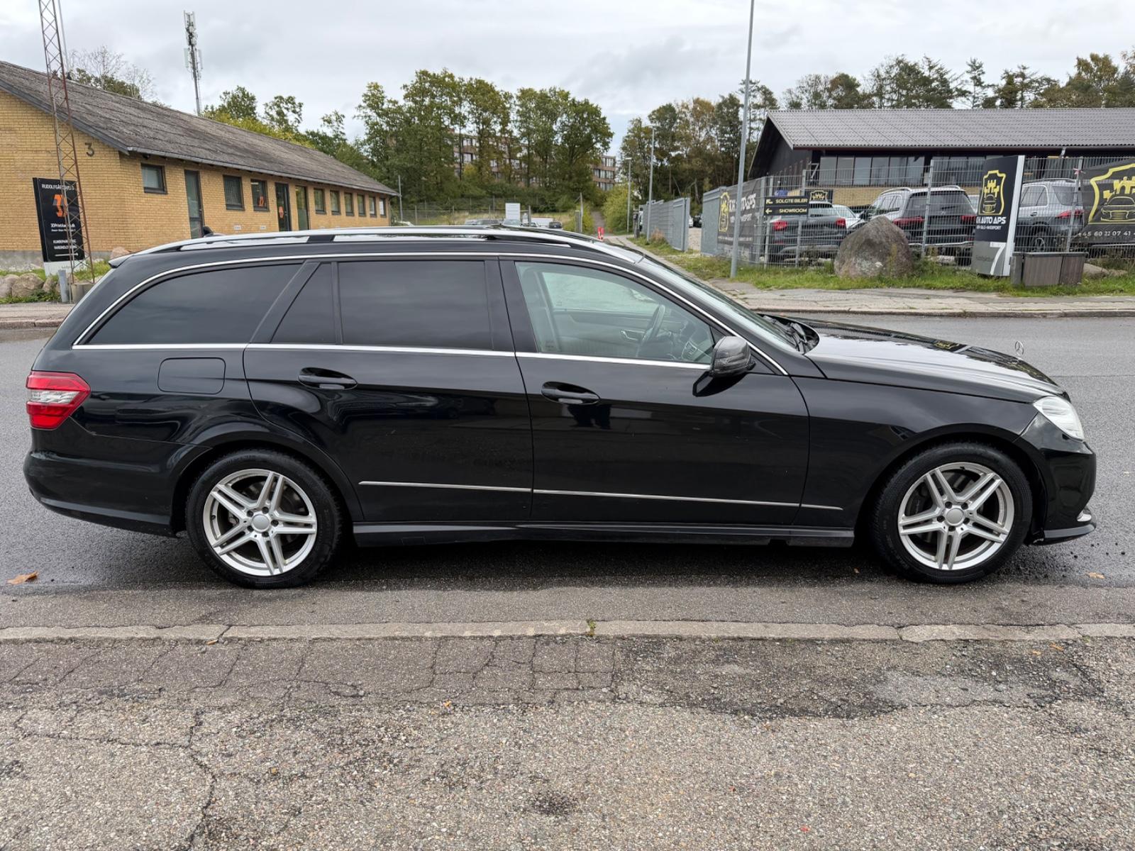 Mercedes-Benz E350 2011 — двигун 2.987 cm³, 265 HP (195kW)