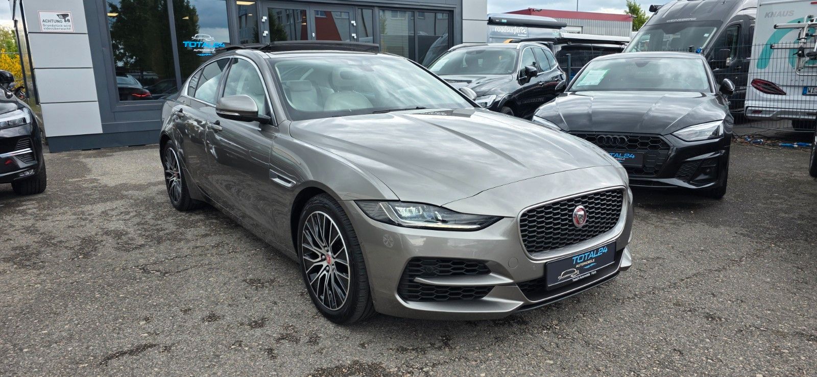 JAGUAR XE