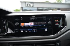 VW Polo VI 1.0 TSI Comfortline WLAN DS7G NAVI 1.Hd