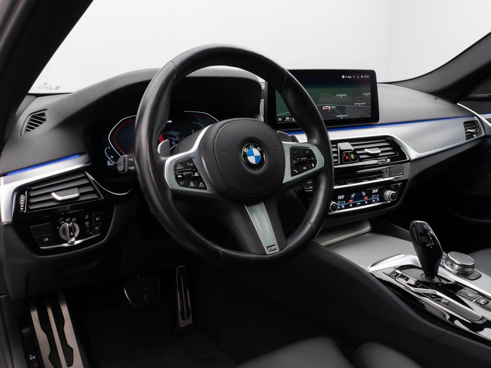 Fahrzeugabbildung BMW 530d xD M Sport Panorama Laser 360°HUD DAB H/K