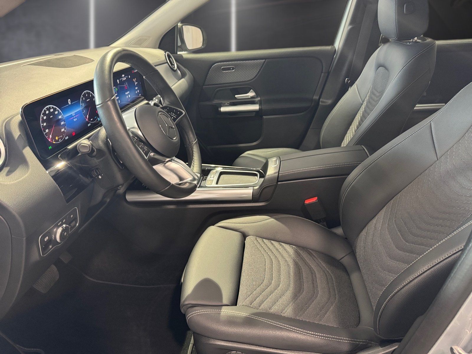 Fahrzeugabbildung Mercedes-Benz GLA 200*AHK*Totwinkel*Kamera*LED*Winterpaket