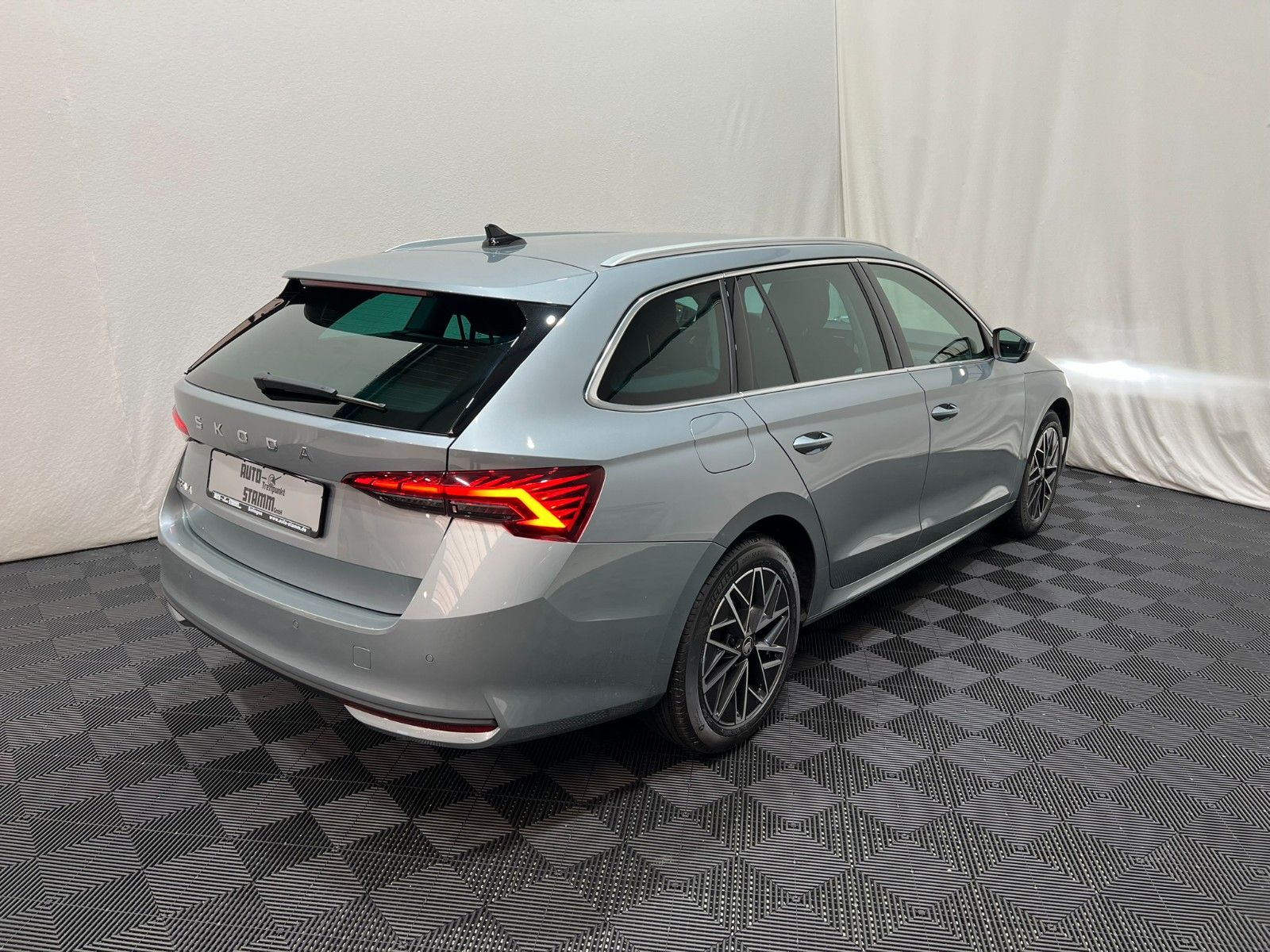 Fahrzeugabbildung SKODA Octavia 2.0 TDI 110kW DSG Selection Combi