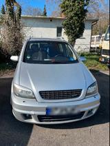 Opel Zafira - Opel Zafira aus 2004 mit Diesel-Antrieb