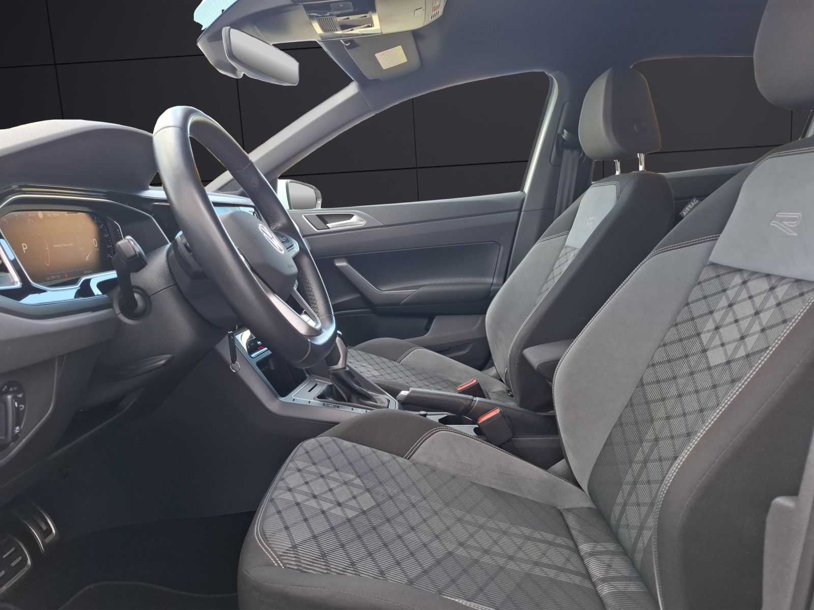 Fahrzeugabbildung Volkswagen Polo TSI R-Line DSG Matrix Navi AID ACC RFK SH