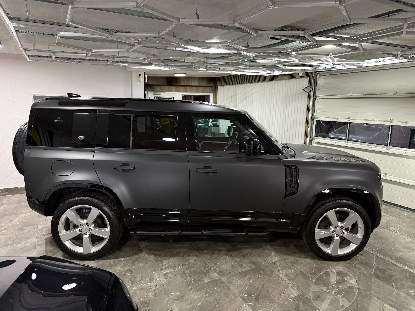 Land Rover Defender 110 D250 SE 1.Hand BlackP. ACC 360° AHK foto 5