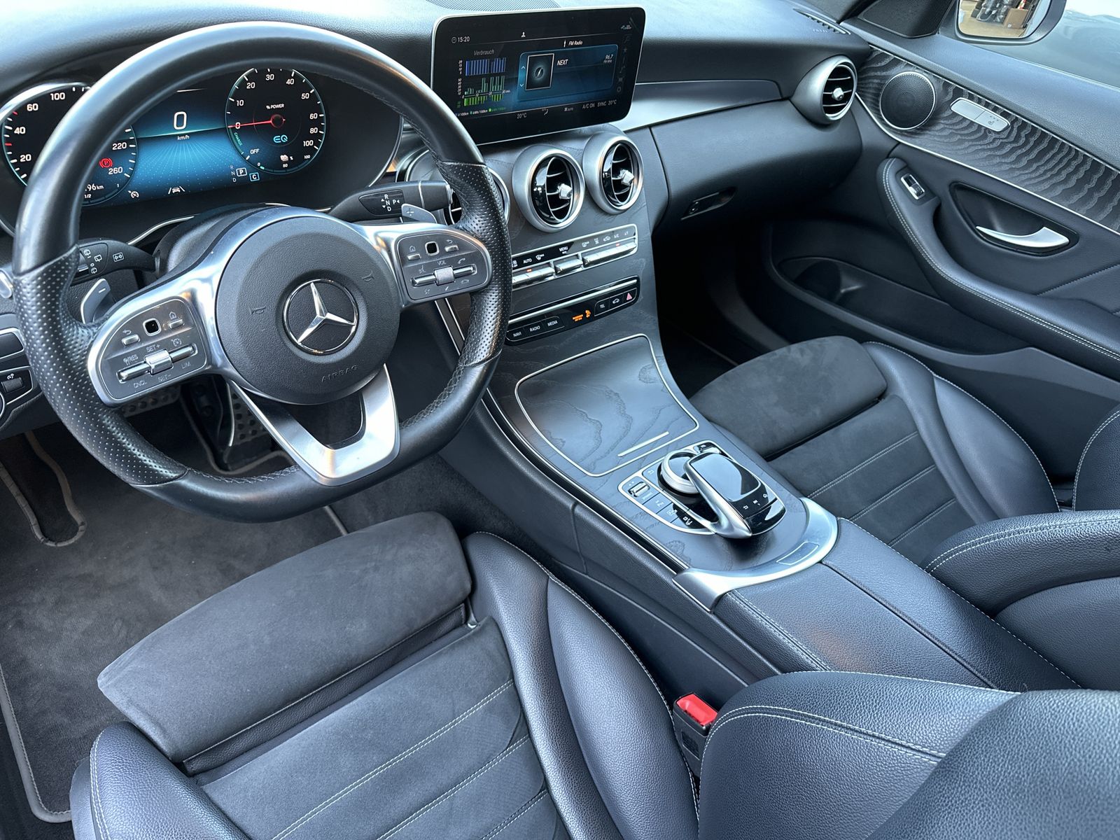 Fahrzeugabbildung Mercedes-Benz C 300de T AMG-Line NAV+LED+AHK+KAMERA+WIDESCREEN