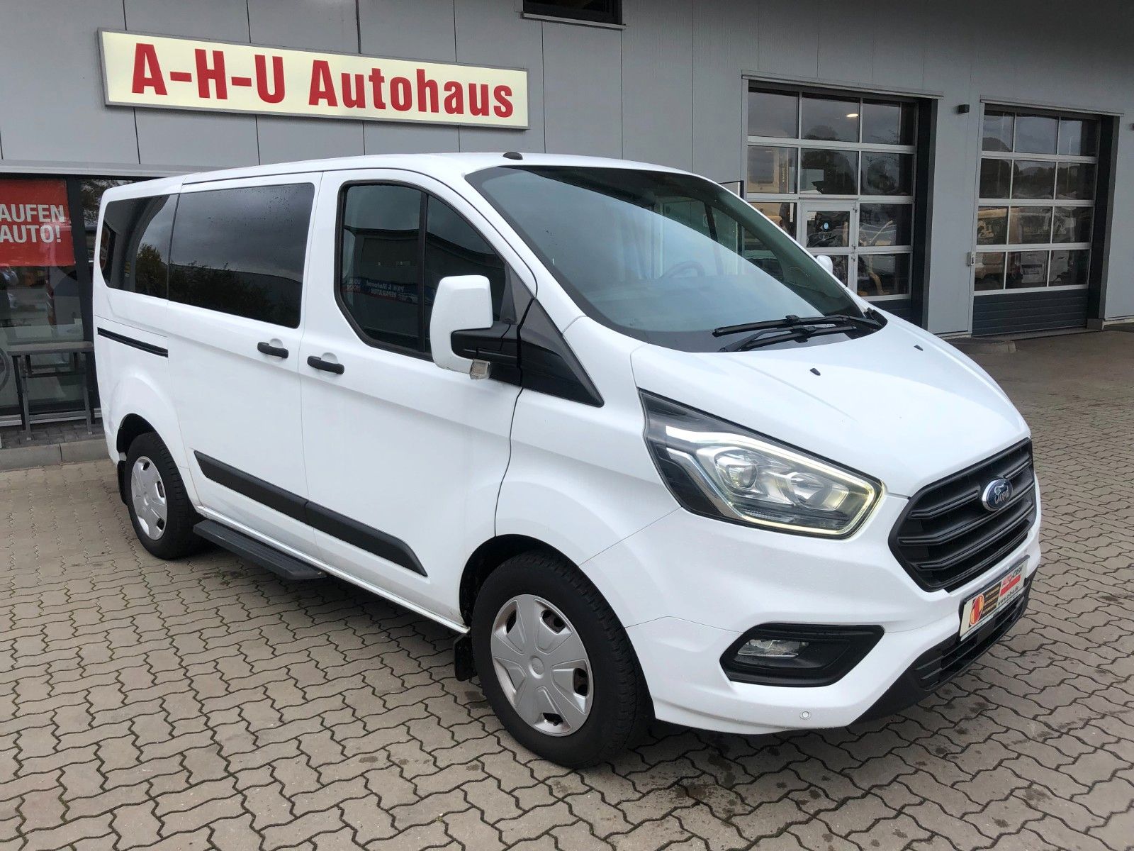 Fahrzeugabbildung Ford Tourneo Custom Kombi Trend 9 Sitzer/wenig KM