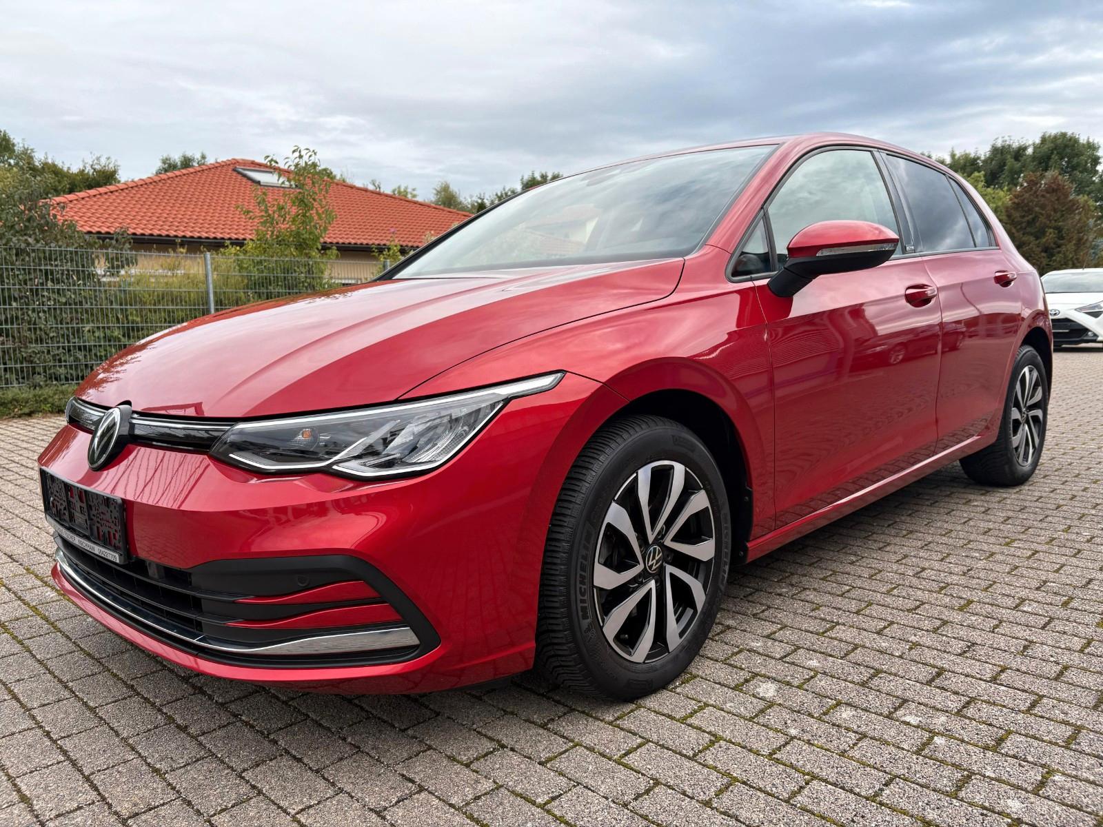 Volkswagen GOLF VIII 1.5 TSI AHK KAMERA APP C. LENKRADHEIZ.