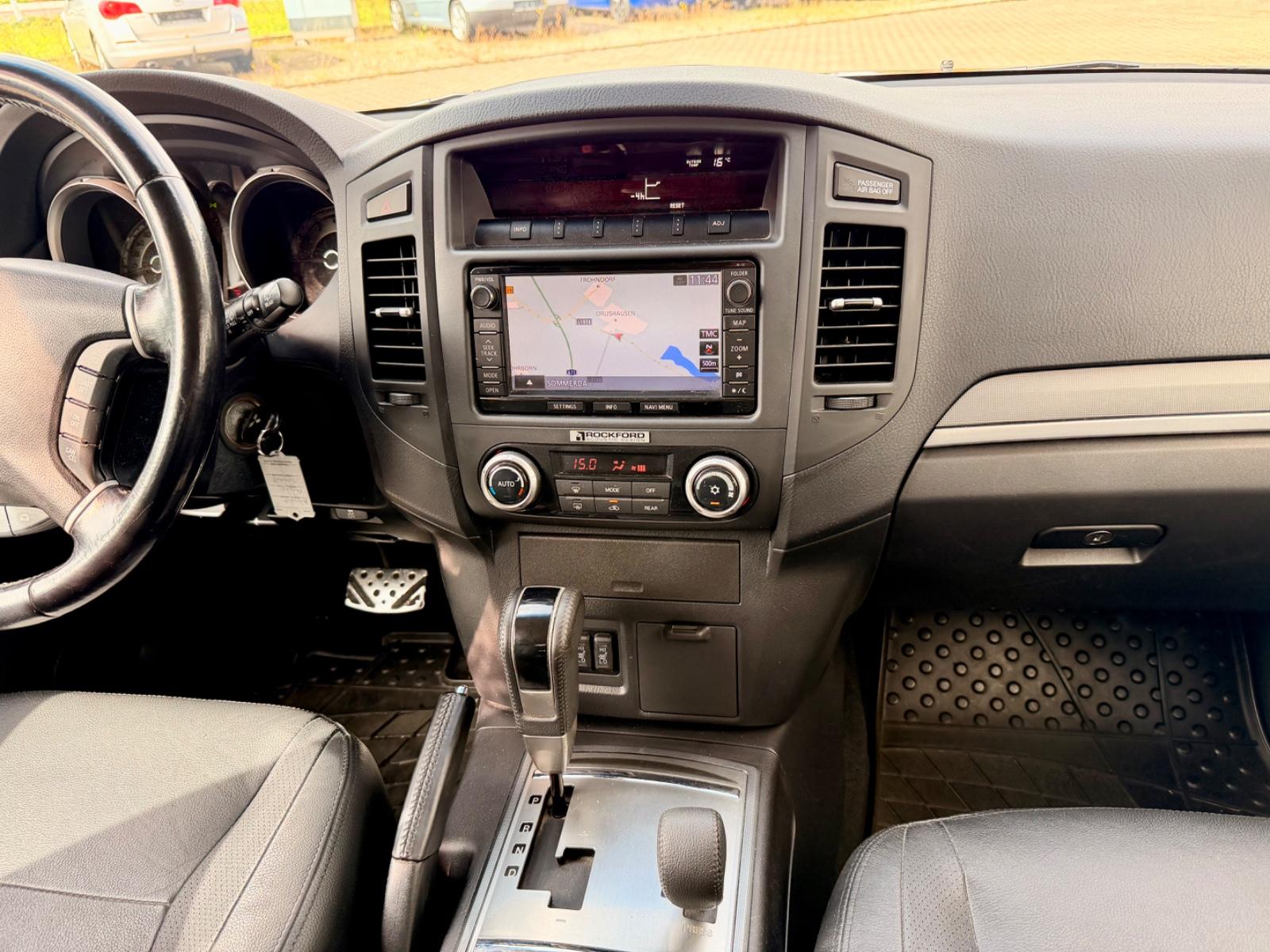 MITSUBISHI PAJERO 3.2 DI-D 200ch 4X4 - 7 PLACES - CUIR - GPS - SIÈGES CHAUFFANTS - TOIT OUVRANT
