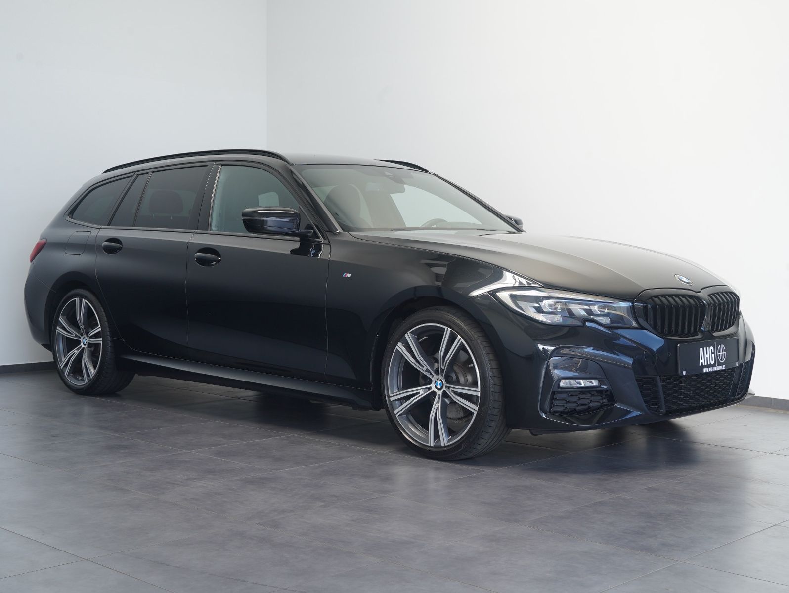 Fahrzeugabbildung BMW 320 i Touring M Sport HUD/H&K/LM 19"