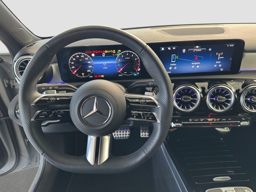 Fahrzeugabbildung Mercedes-Benz A 200 AMG*NIGHT*AHZV*RFK*LENKRHZG*DAB*AMBIENTE*