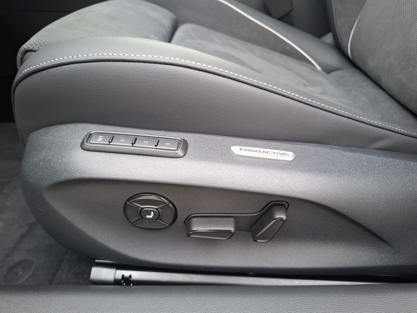 Fahrzeugabbildung Volkswagen Passat Variant TDI Elegance DSG Matrix AHK Navi