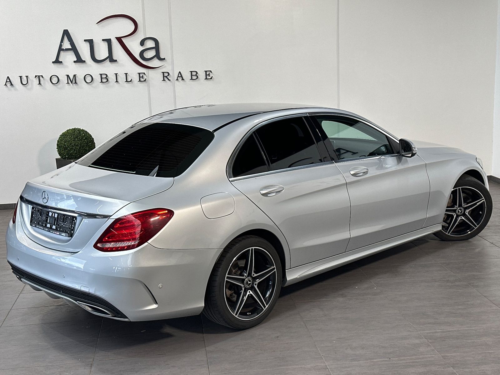 Fahrzeugabbildung Mercedes-Benz C 220 d Limousine AMG-Line NAV+LED+ACC+18ZOLL