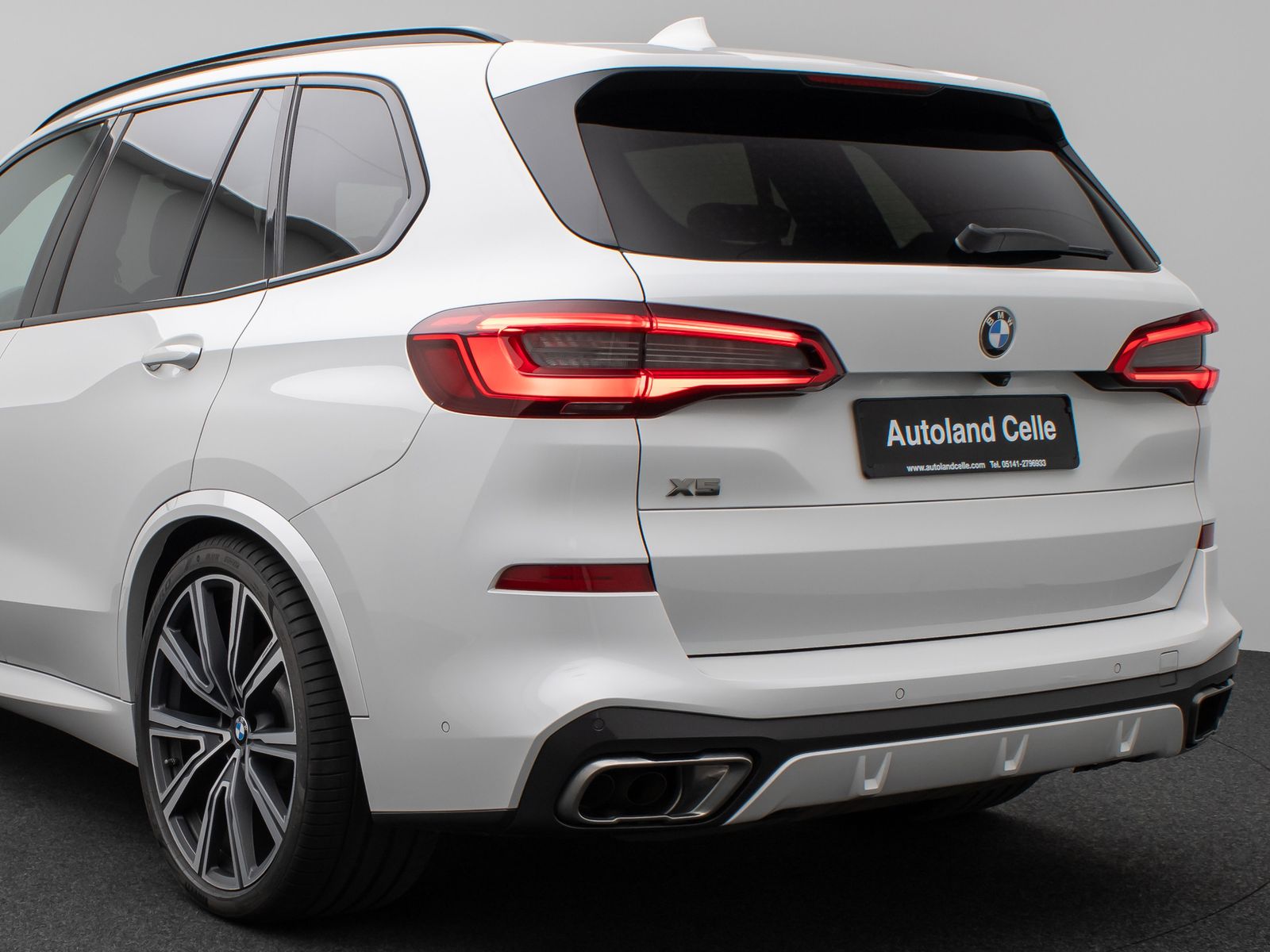 Fahrzeugabbildung BMW X5 M50i Panorama Laser HUD DAB B&W SoftClos Voll