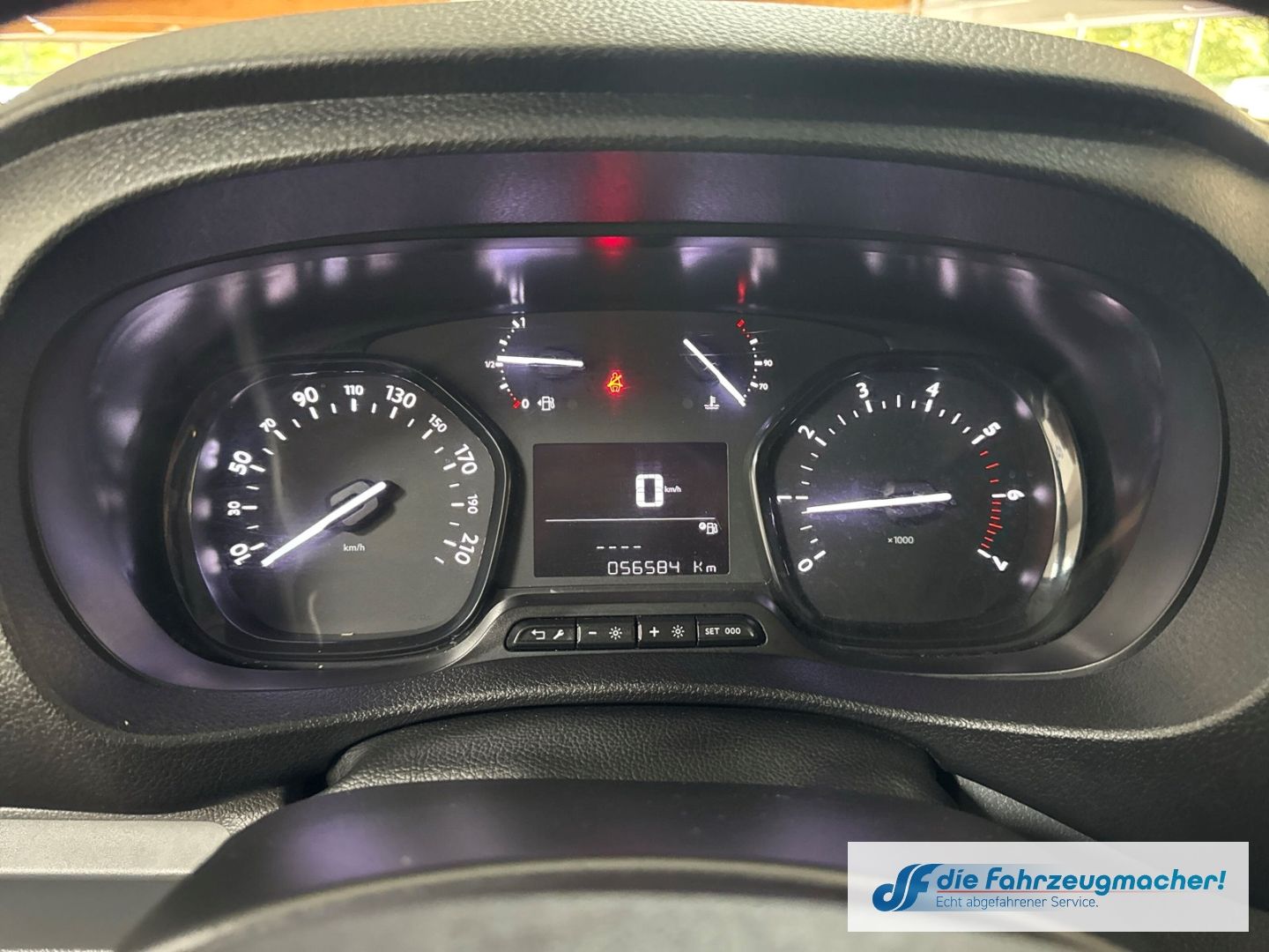 Fahrzeugabbildung Opel Vivaro Kombi L 1.5 D EU6d Apple CarPlay Android
