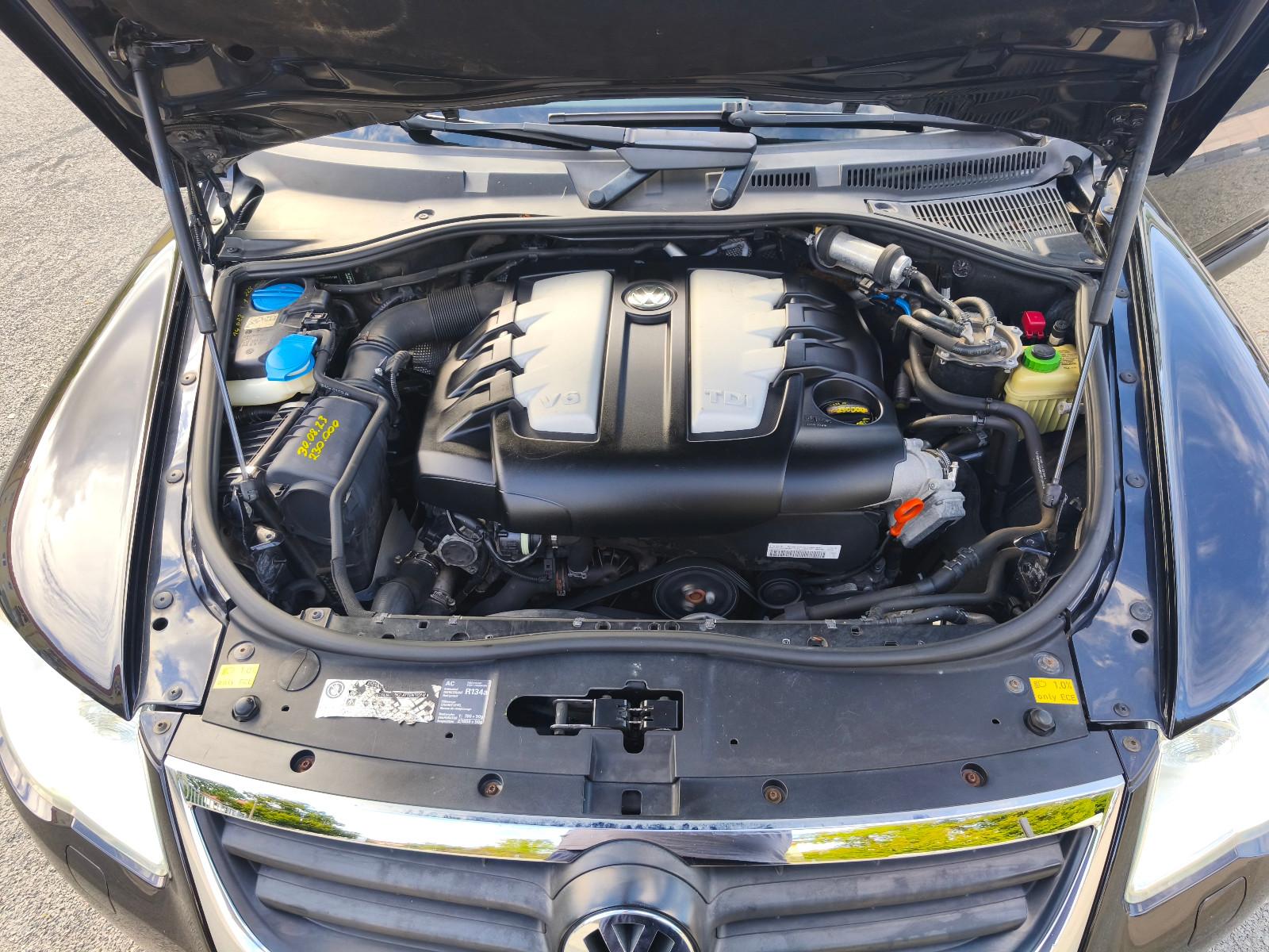Volkswagen Touareg 2010 — photo 17
