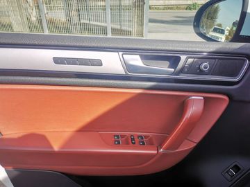 Volkswagen Touareg - 12