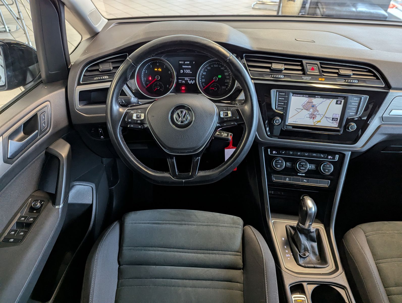 Fahrzeugabbildung Volkswagen Touran 1.4 TSI DSG Comfline 7-Sitze Navi