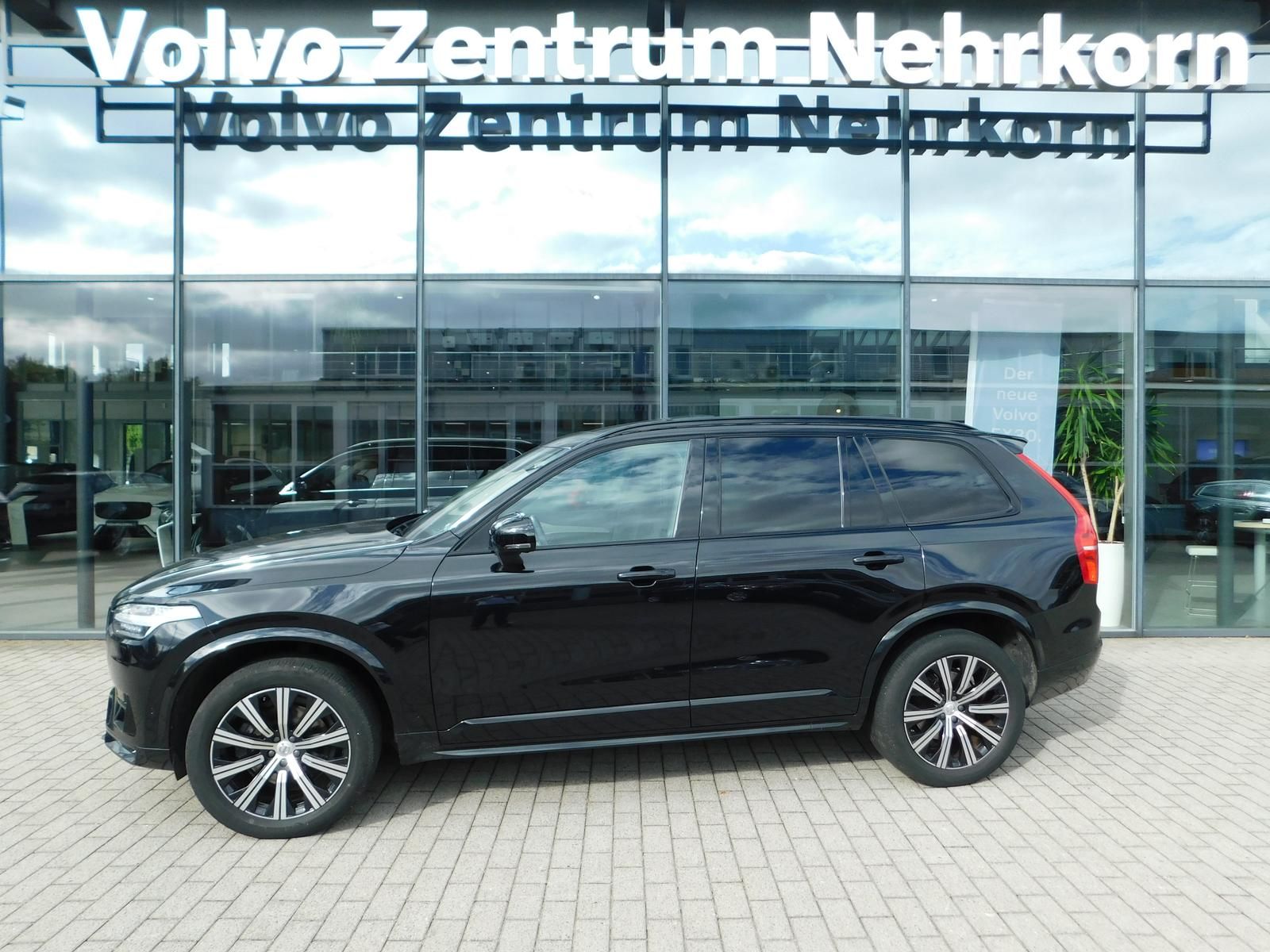 Fahrzeugabbildung Volvo XC90 B5 D Plus Dark