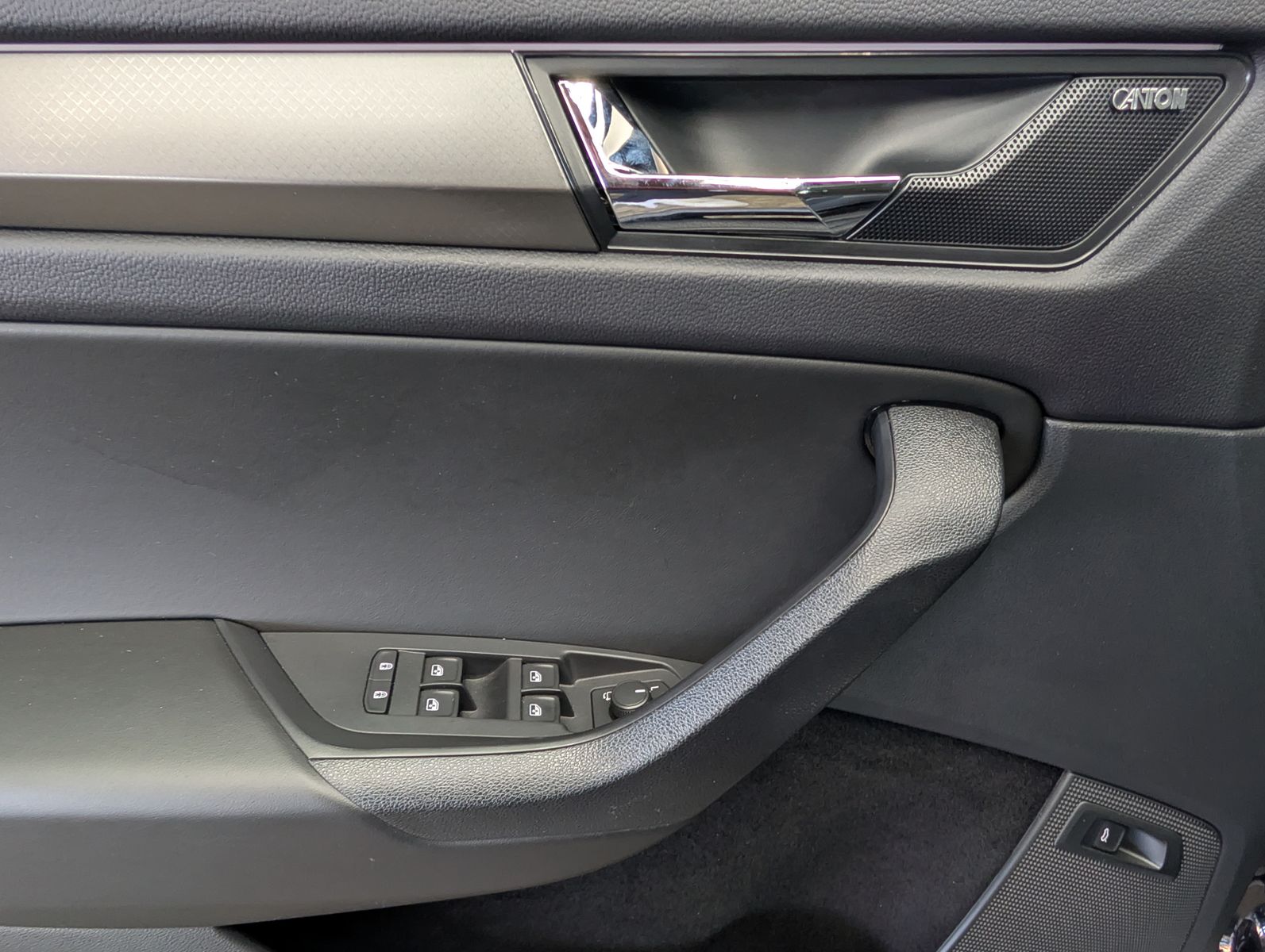 Fahrzeugabbildung SKODA Kodiaq Clever 4x4 PANO*AHK*CANTON*4xSHZ*7-Sitzer