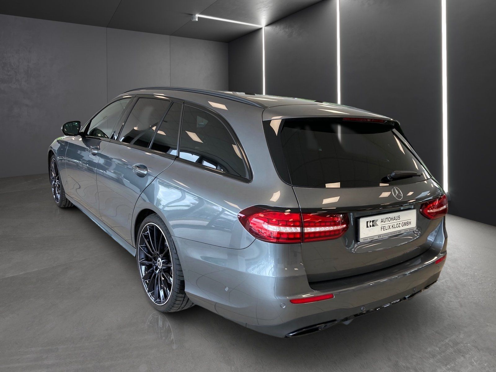 Fahrzeugabbildung Mercedes-Benz E 200 T Night Edition AMG*Pano*360*Burmester*LED