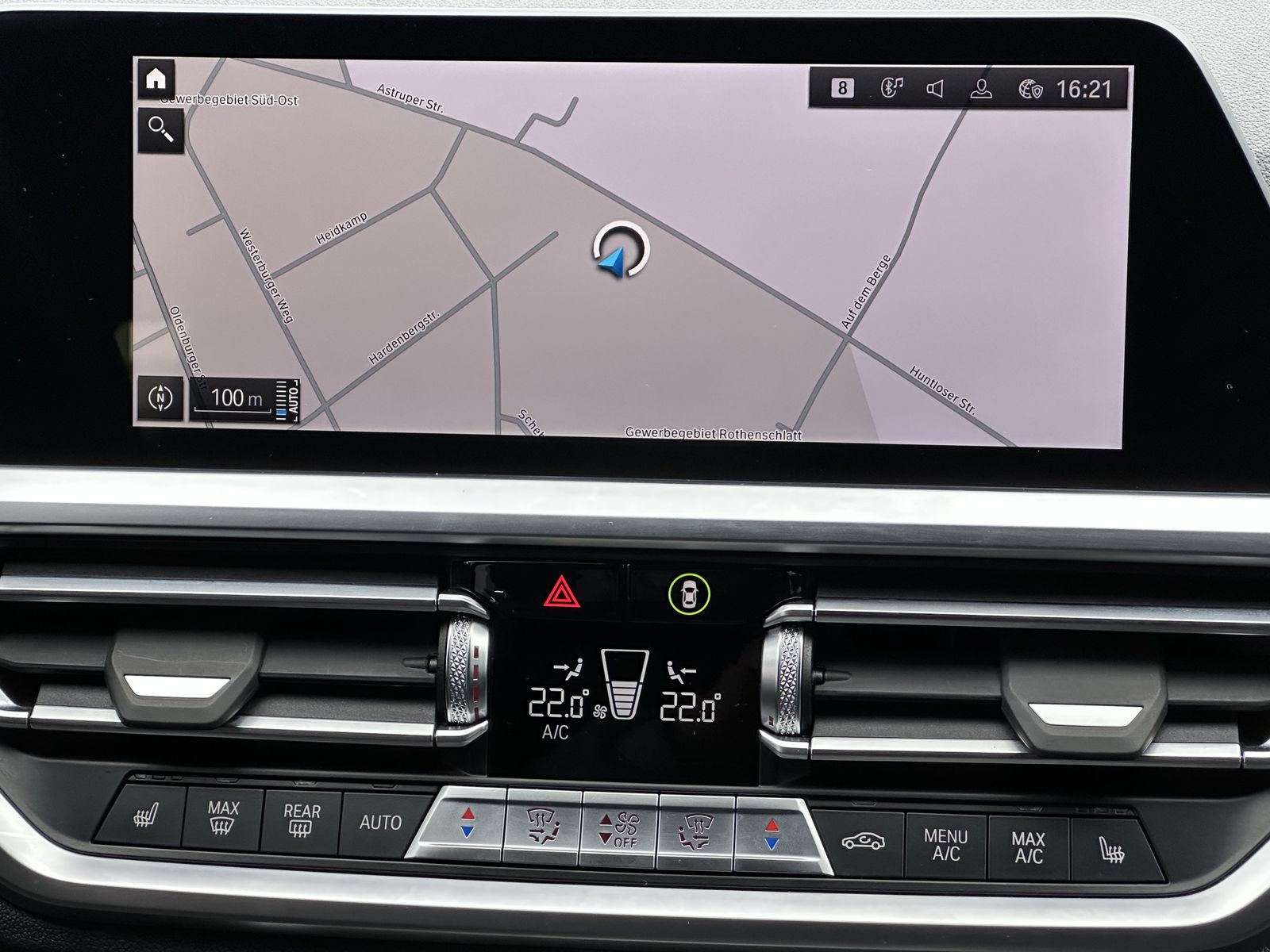 Fahrzeugabbildung BMW 330e Touring xDrive M-Sport NAV+LED+ACC+KAM+H&K