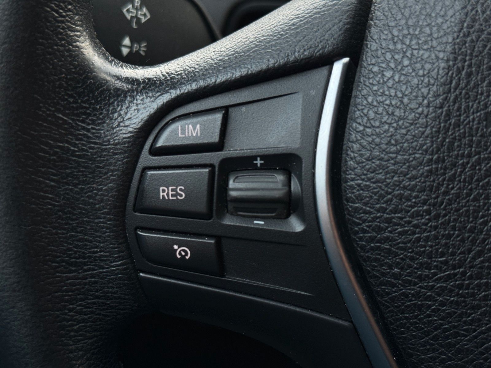 Fahrzeugabbildung BMW 118i Sport Line *Leder*Navi*Dig.Cock*LED*