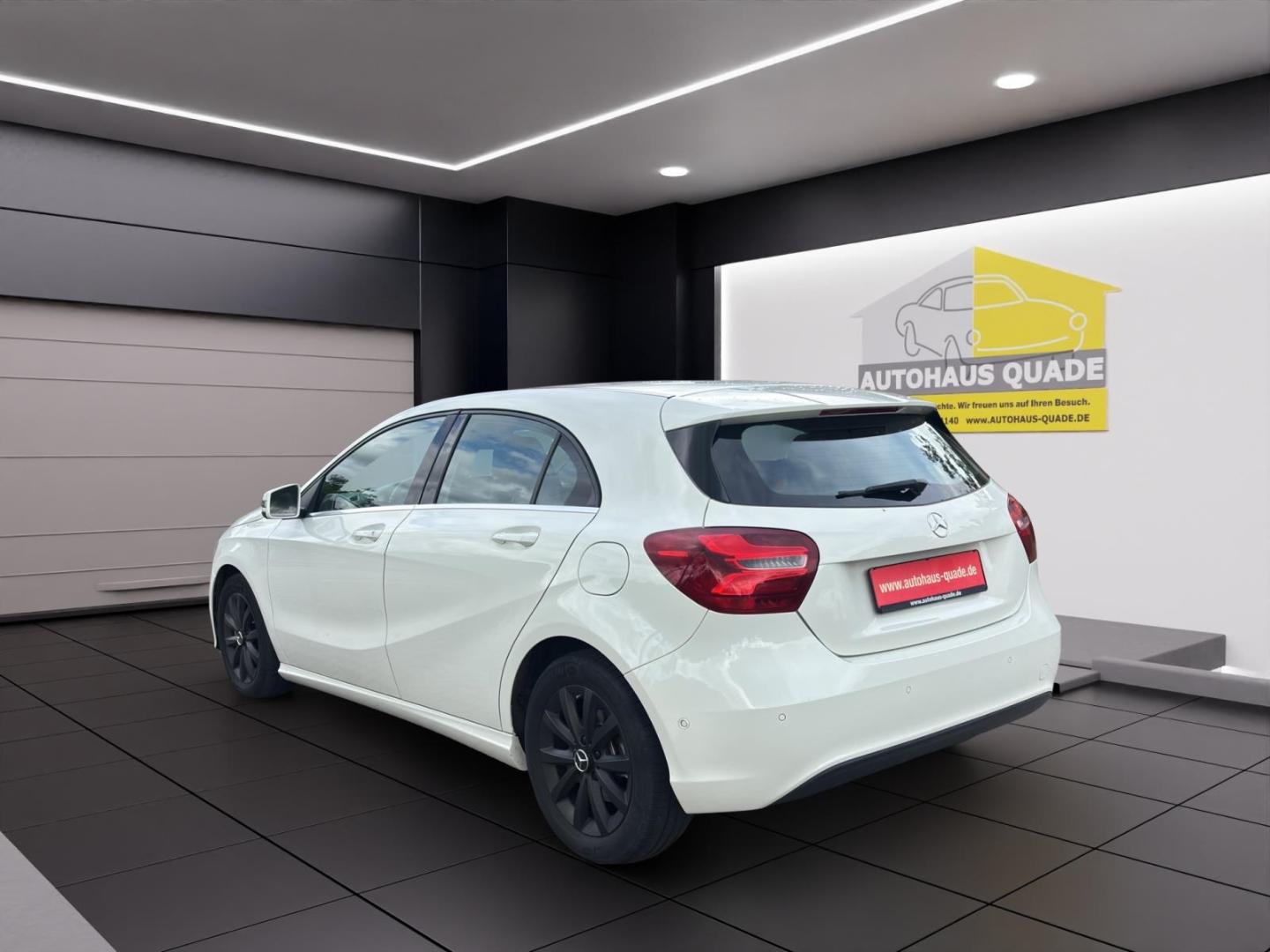 Mercedes-Benz A 180 BlueEfficiency Navi Leder LED SHZ Keyless 