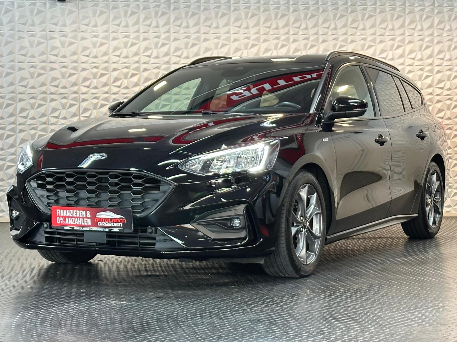 FORD Focus 1.0 EB ST LINE BLACK * SHZ#LF#FH#NAVI#TEMP - Image 4