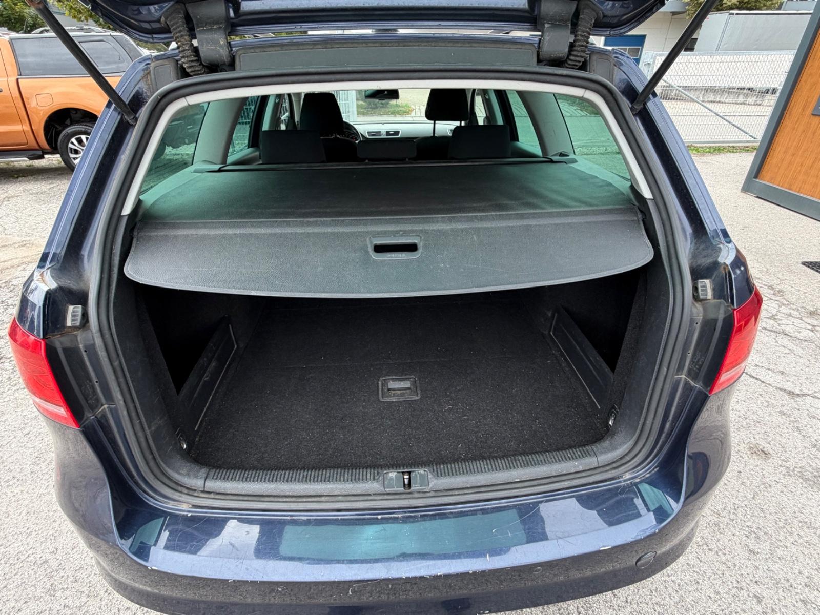 Volkswagen Passat 2011 — photo 8