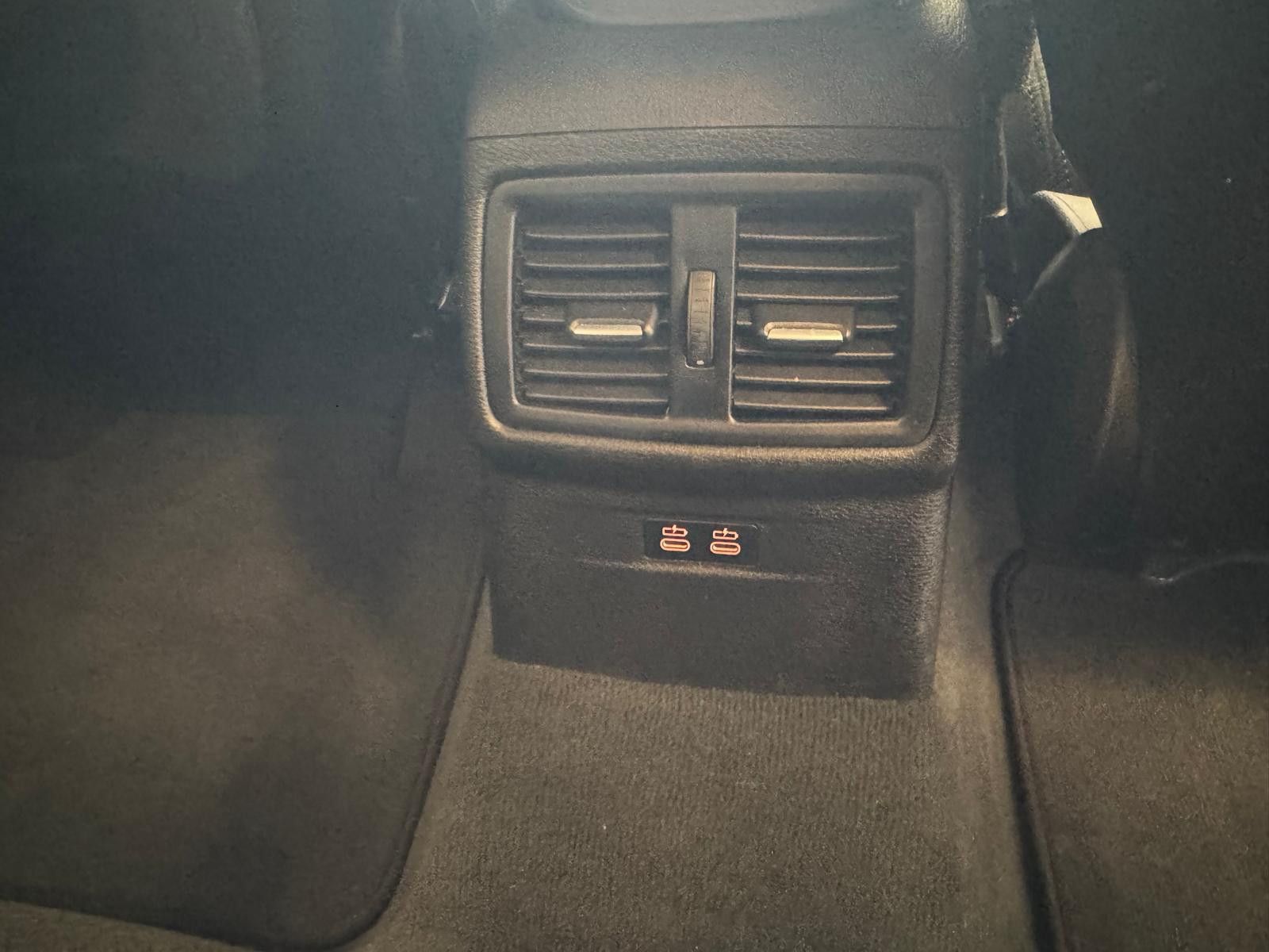 Fahrzeugabbildung BMW X1 Baureihe 18i / NAVI/ SCHECKHEFT / LED /