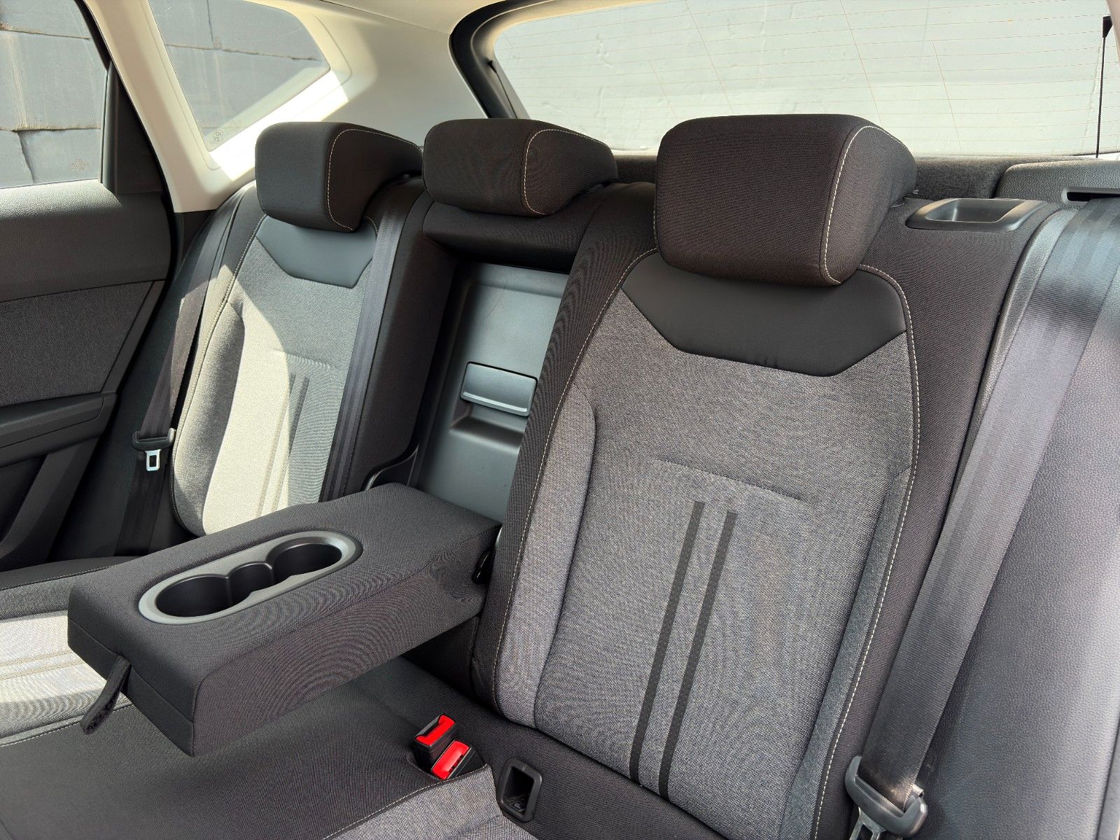 Fahrzeugabbildung SEAT Ateca Style 1,5 TSI DSG Tempomat LHZ SHZ CAM NAV