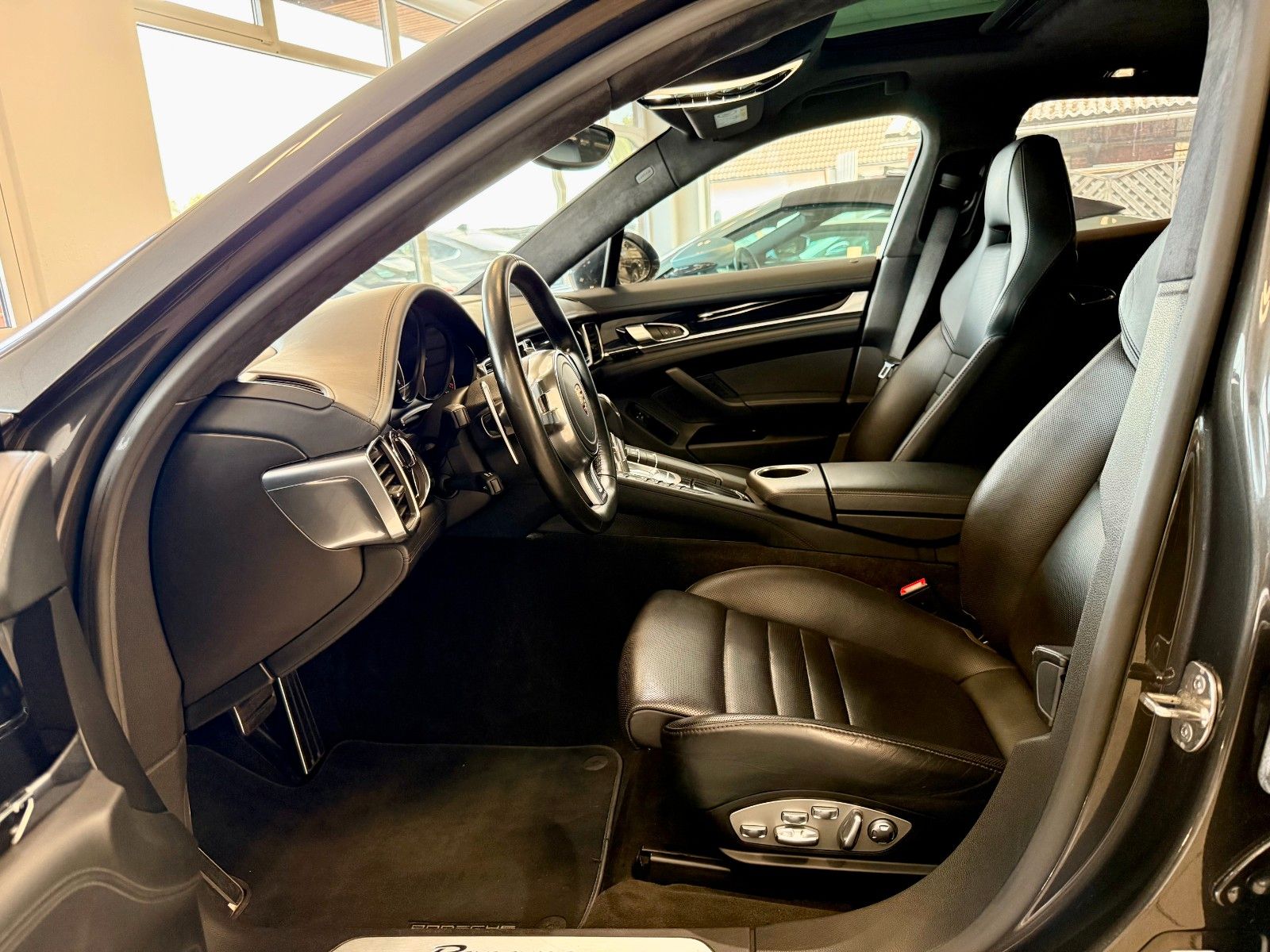 Fahrzeugabbildung Porsche Panamera Diesel AHK/ACC/Glasdach/BOSE/LED