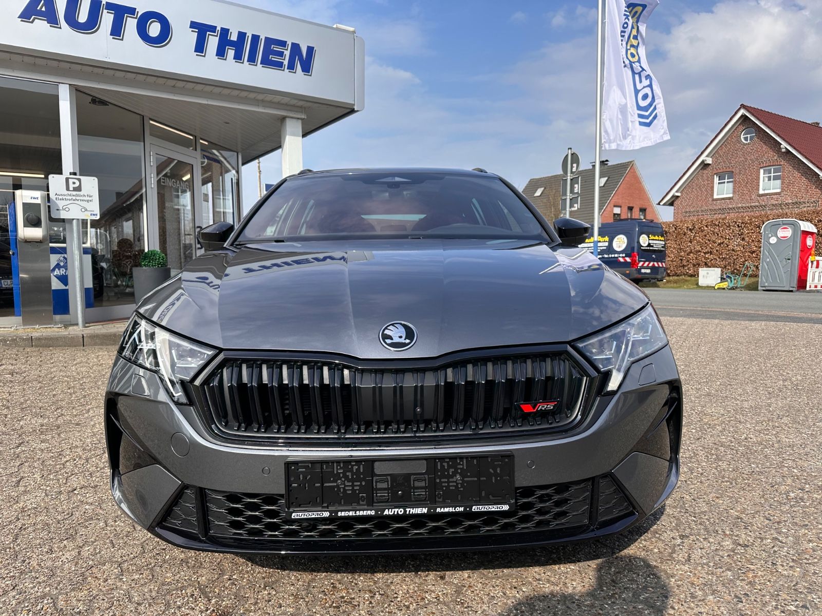 Fahrzeugabbildung SKODA Octavia Combi RS 2.0 TSI Matrix/Pano/Navi/ACC