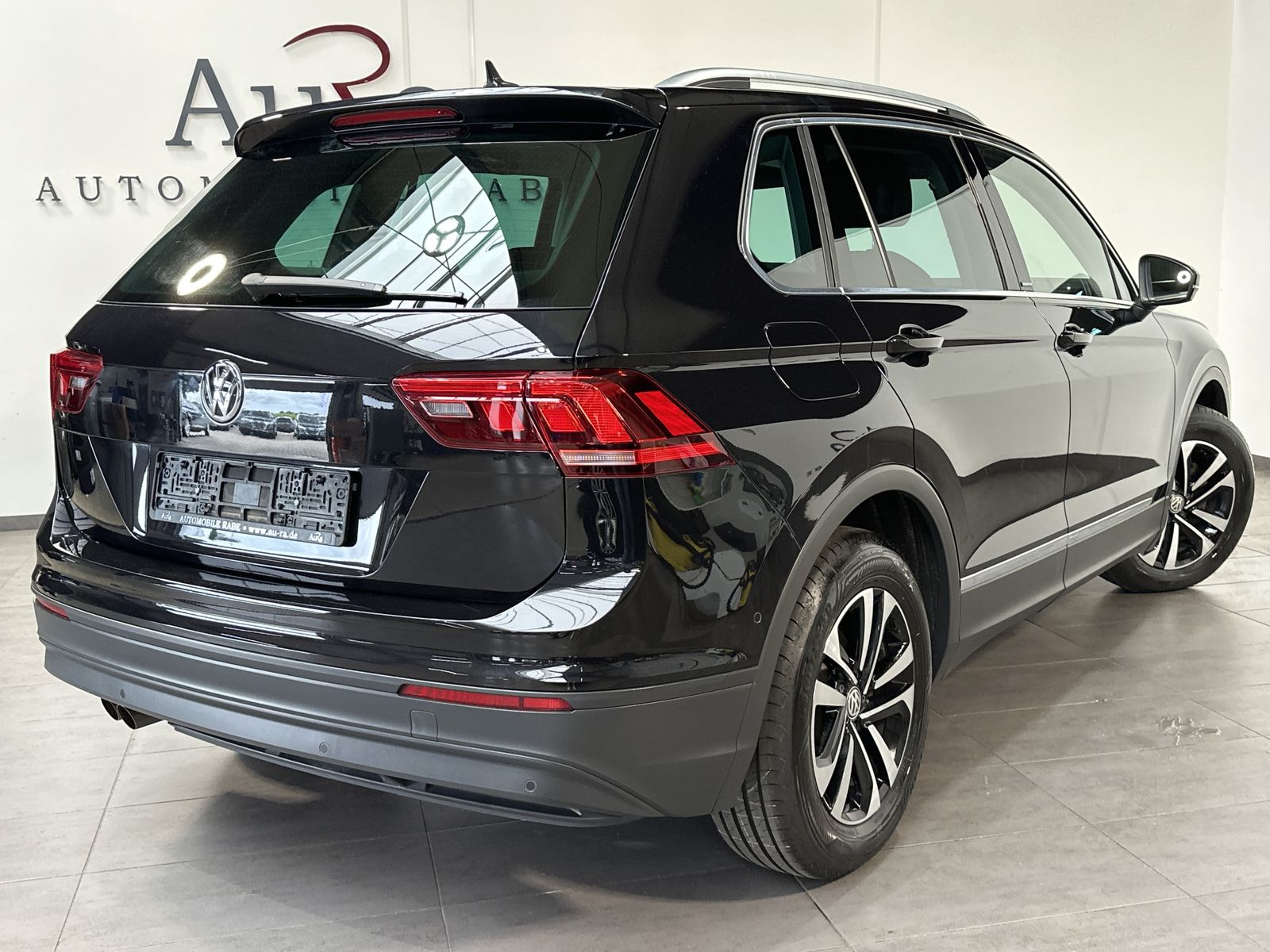 Fahrzeugabbildung Volkswagen Tiguan 1.5 TSI DSG IQ-DRIVE NAV+ACC+SHZ+17ZO+1HD