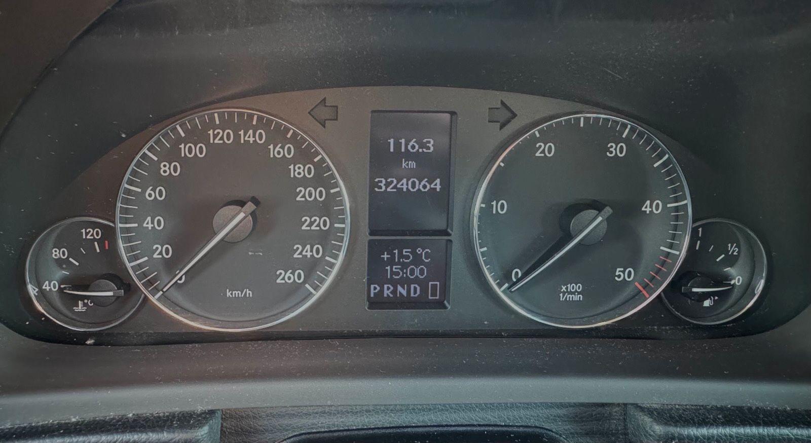 Mercedes-Benz C220 2005 — photo 12