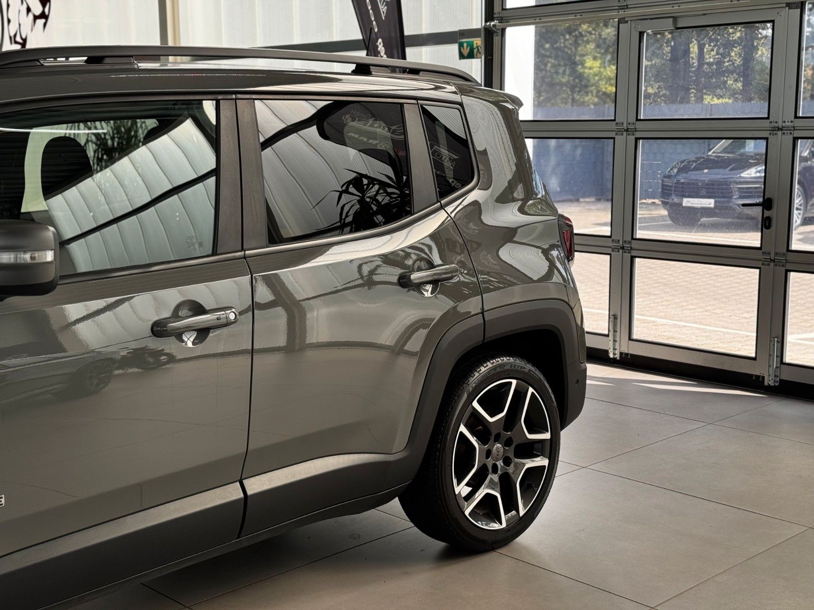 Fahrzeugabbildung Jeep Renegade 1.3 T-GDI Limited FWD "Navi- + Soundp."