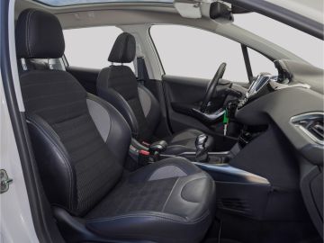 Peugeot 2008 Allure 1.6 16V VTi 5-Gang Pano Navi 2-Zonen