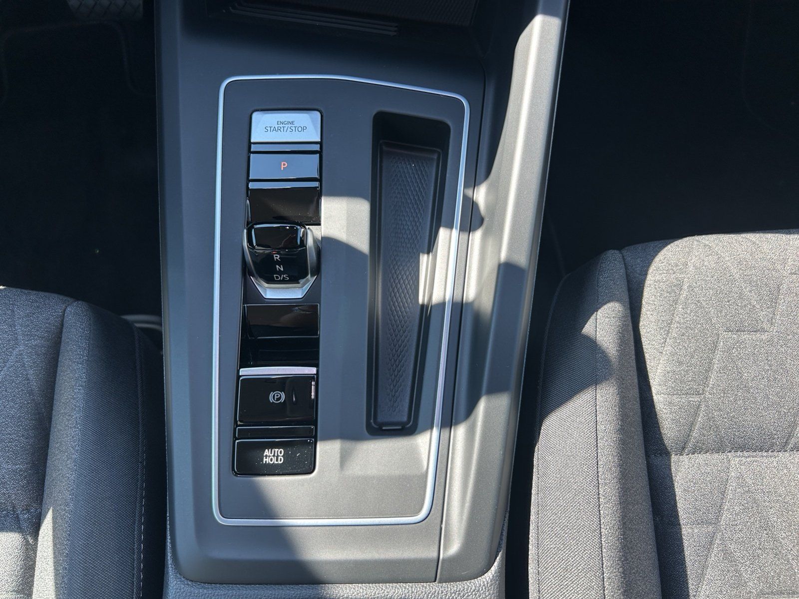Fahrzeugabbildung Volkswagen Golf VIII 1.5 eTSI 85 kW Life Kamera,LED,Navi,LM