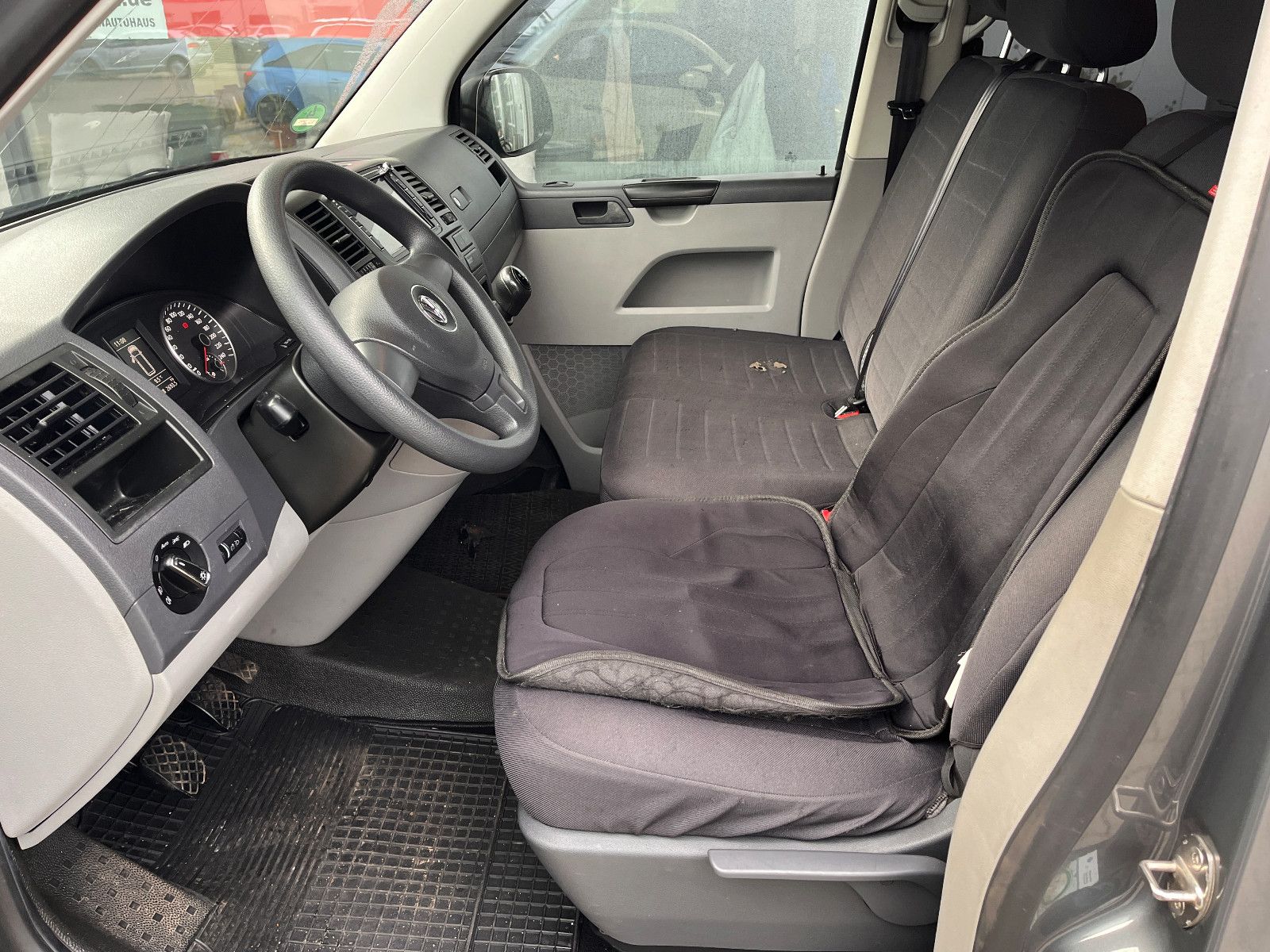 Fahrzeugabbildung Volkswagen T5 Transporter Bus Caravelle Trendline 2.0 TDI