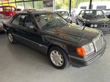 Mercedes-Benz E 230 Coupe H-Kennzeichen - Mercedes-Benz E 230: Sportwagen