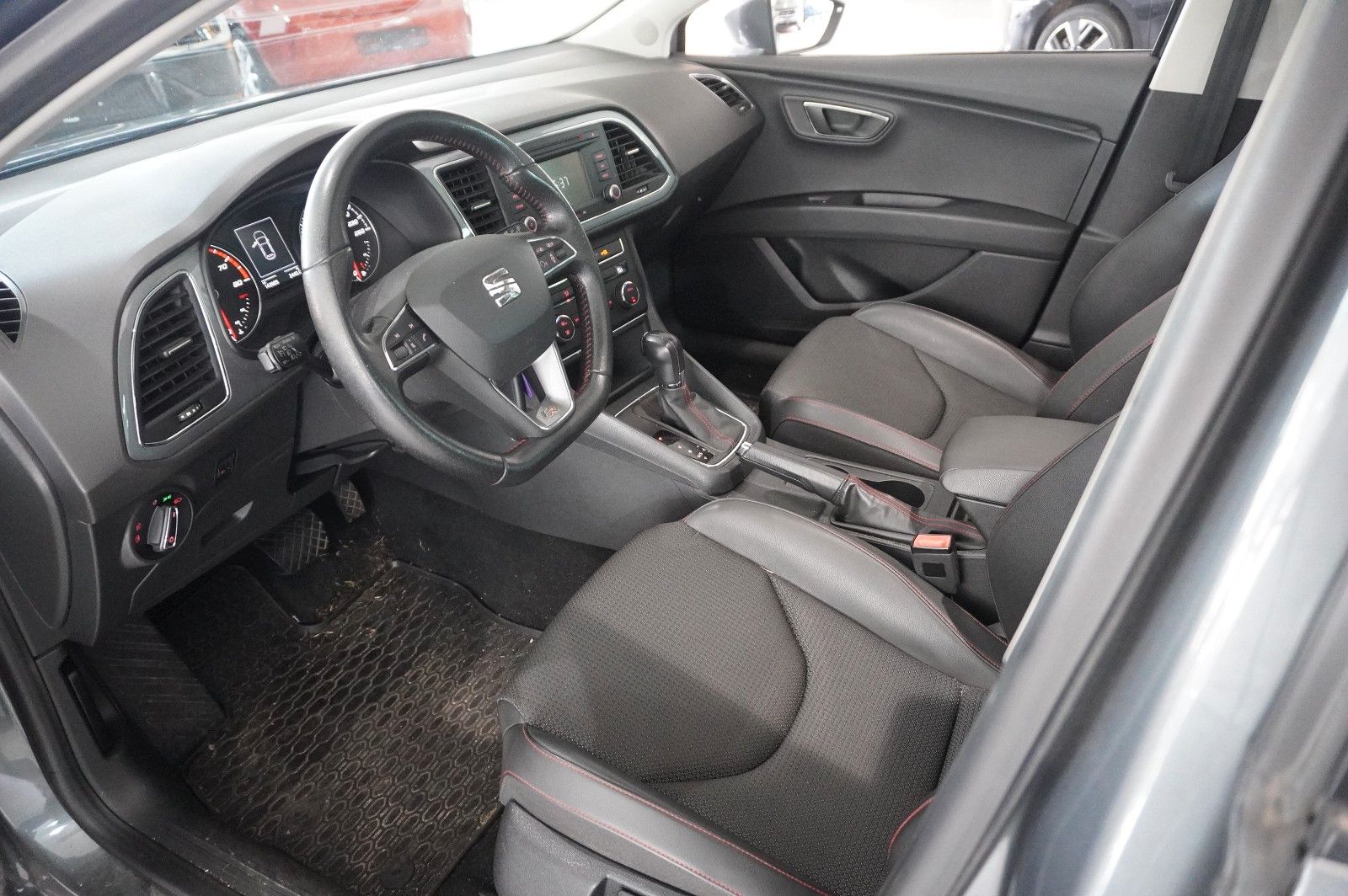 Fahrzeugabbildung SEAT Leon ST 1.4 TSI FR SPORT DSG KLIMA/PDC/TEMP/PANO