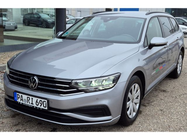 Volkswagen Passat Conceptline AHK-klappbar Navi LED Sperrdi