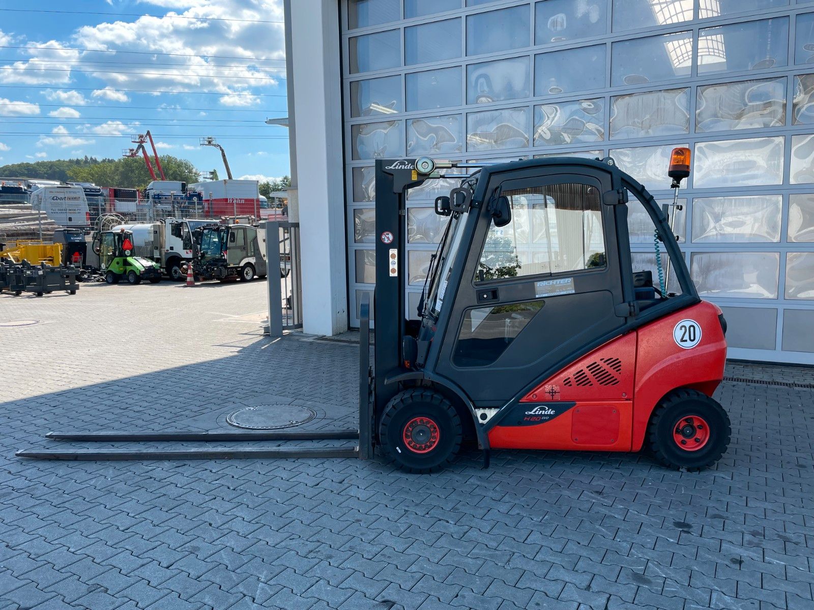 Fahrzeugabbildung Linde H20D-02/600 / Triplex 4,71m / 1.918h / Diesel