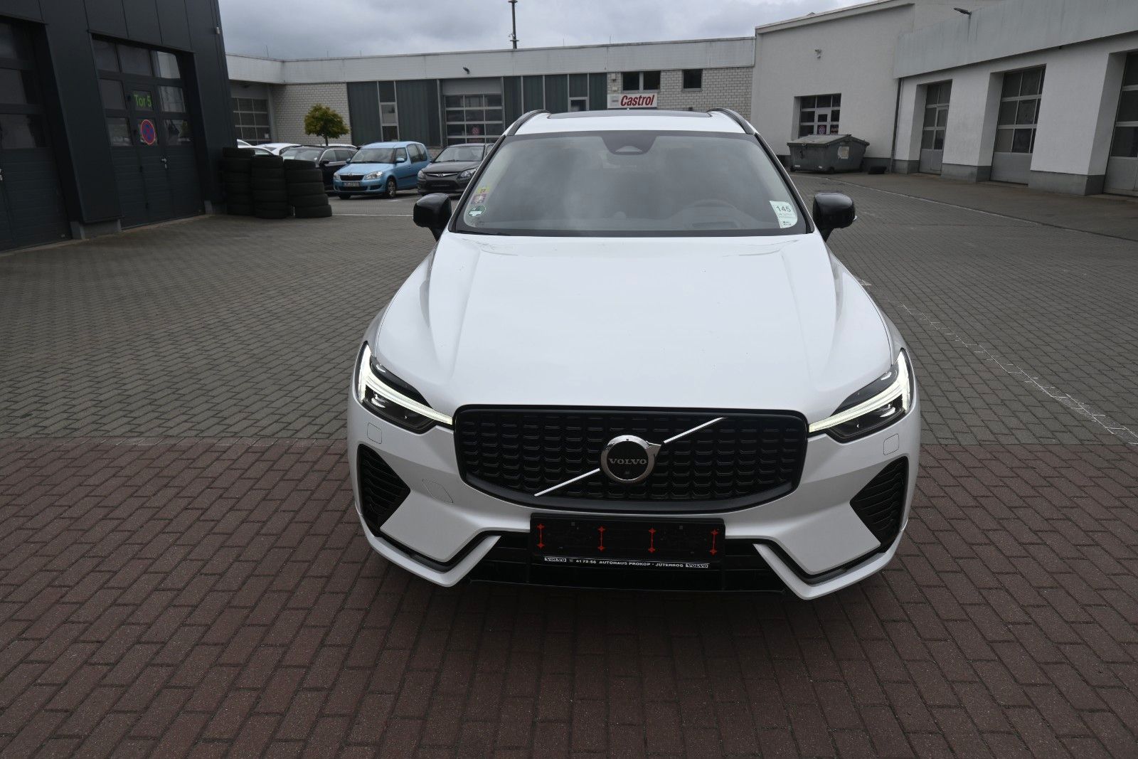 Fahrzeugabbildung Volvo XC60 T8 PHEV Ultimate Dark*LUFT*360°*ACC*AHK*