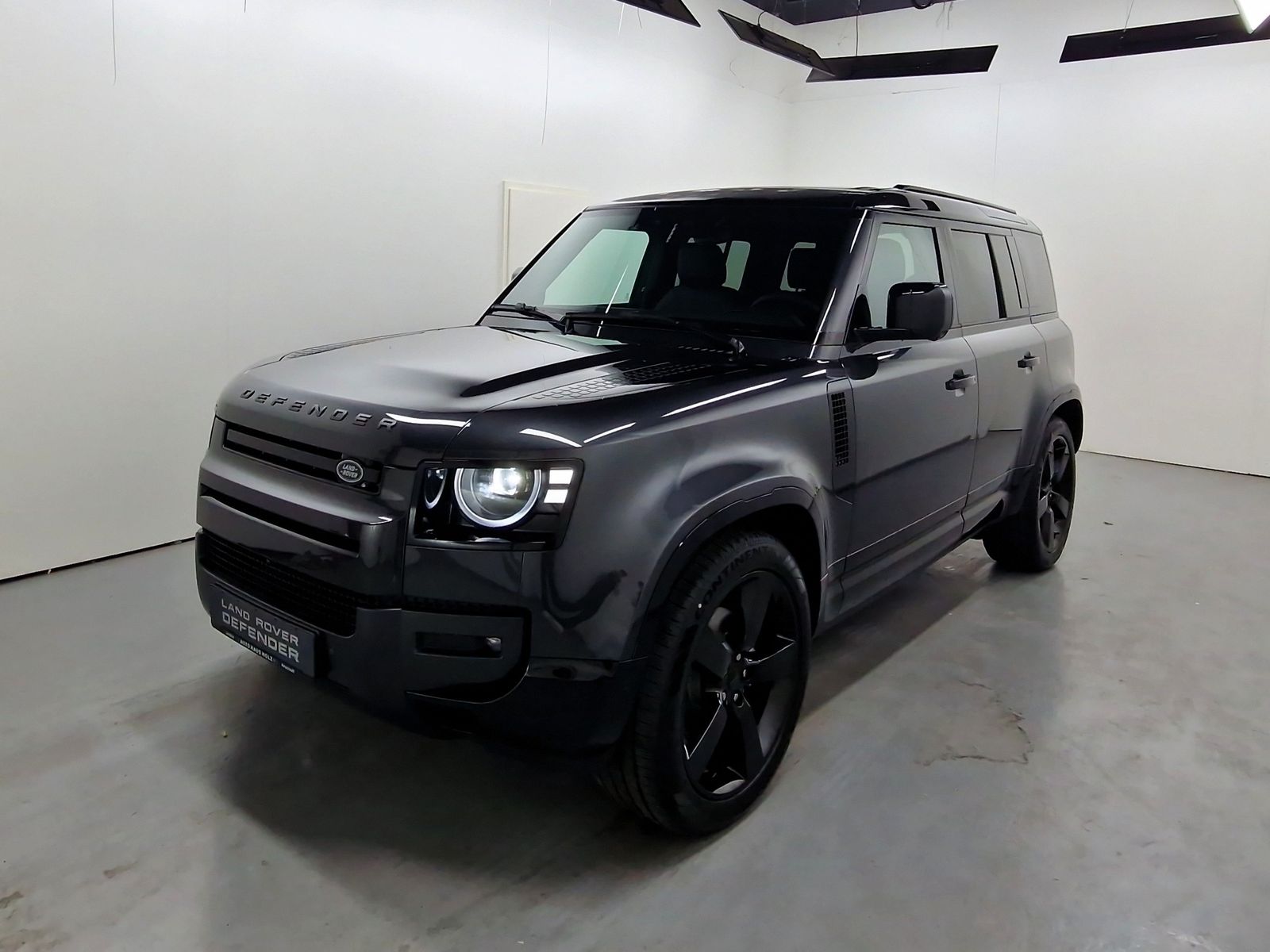 LAND ROVER Defender D250 X-Dynamic SE AHK Pano