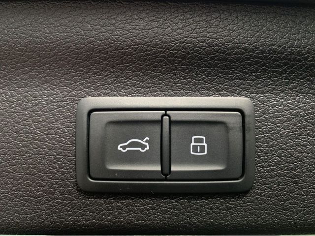 Q3 35 TDI S LINE LED+NAVI+KAMERA+ALU+SHZ+PDC