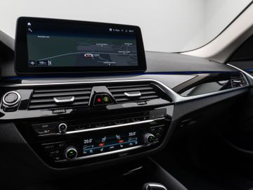 Fahrzeugabbildung BMW 520d xDr Tour AHK HUD HIFI ACC Komfortzug.