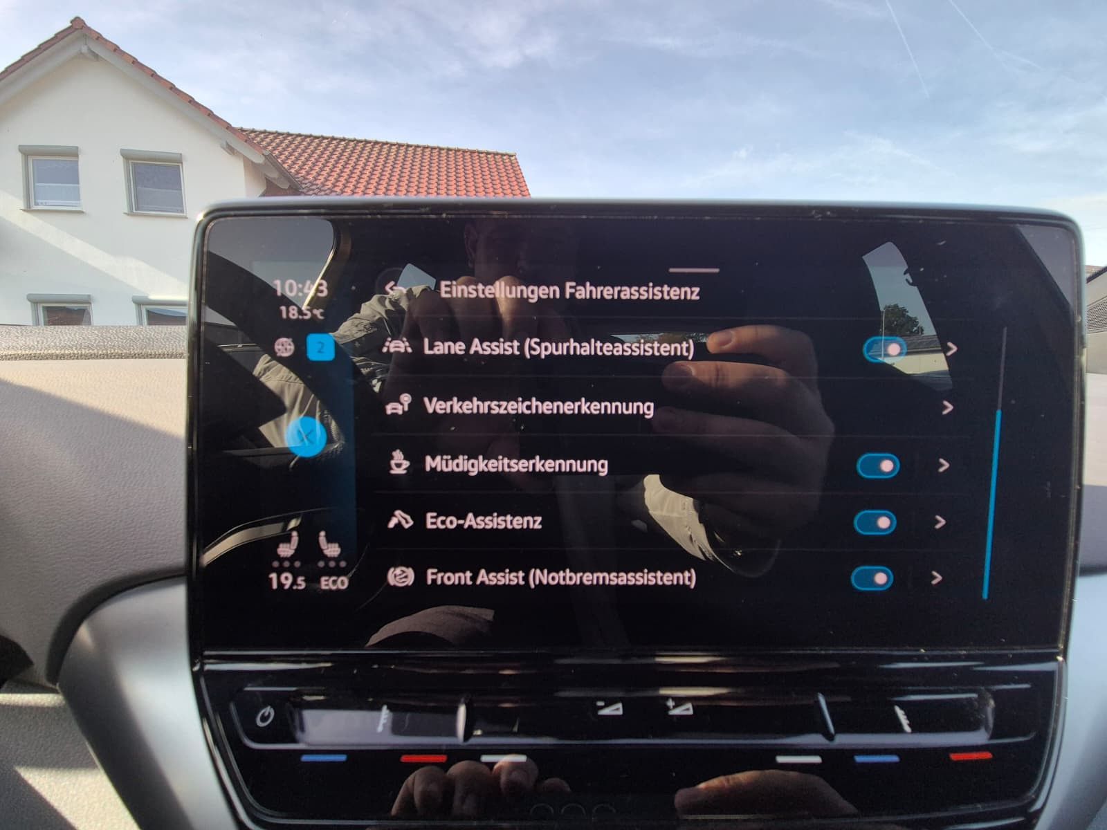 Fahrzeugabbildung Volkswagen ID.4 Pro Performance Life ACC*NAVI*AHK*LM 19"